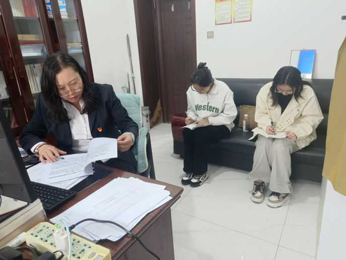 区妇联开展“诚信进机关”宣传教育活动